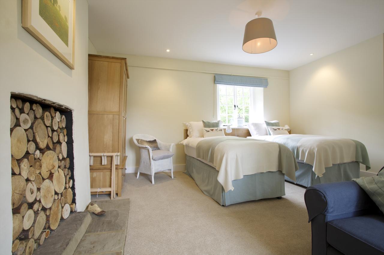 The Royal Oak Hotel Ansty  ภายนอก รูปภาพ